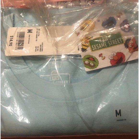 Uniqlo x KAWS x Sesame Street Cookie Monster Elmo Tee NWT M - Picture 2 of 3